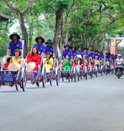 Hue Night Street Food Tour by Cyclo – Taste the Flavors of Hue