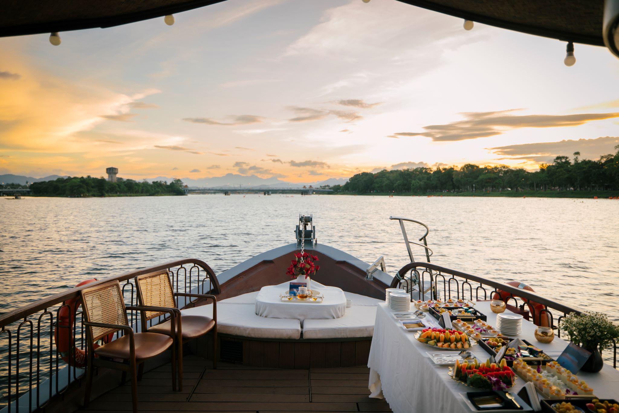 Enjoy Sunset And Afternoon Tea On The Perfume River Cruise