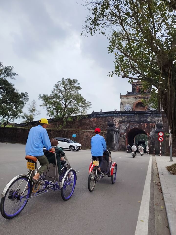 Hue Night Street Food Tour by Cyclo – Taste the Flavors of Hue