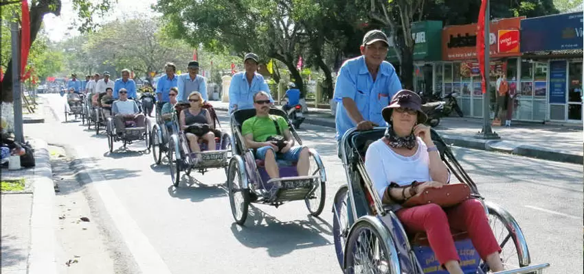 Hue Night Street Food Tour by Cyclo – Taste the Flavors of Hue